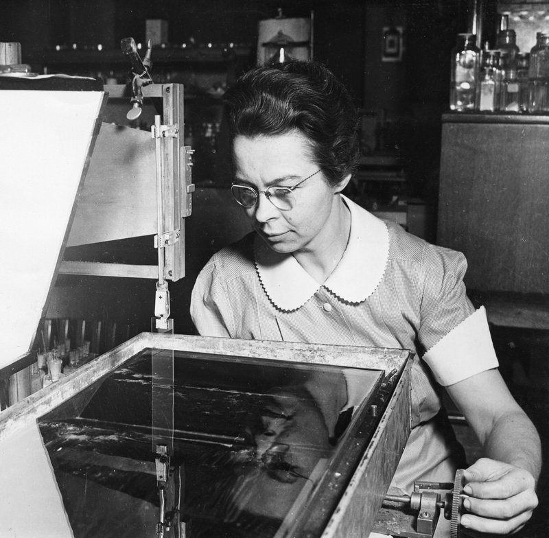 Katharine Burr Blodgett 在 GE 实验室